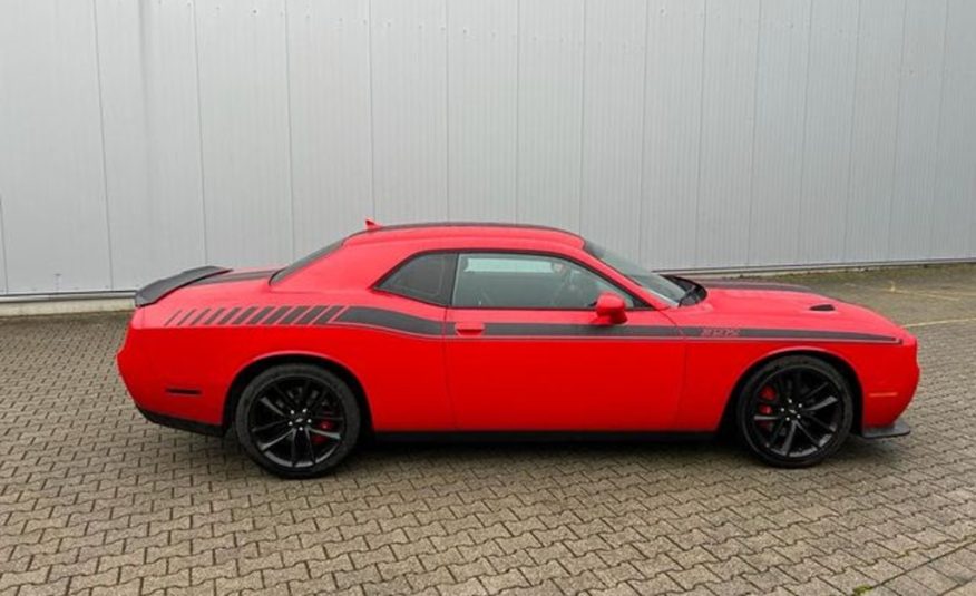 Dodge Challenger 6.4 SRT