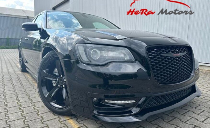 Chrysler 300C 5.7 S NAVI Kůže PANORAMA Night Paket