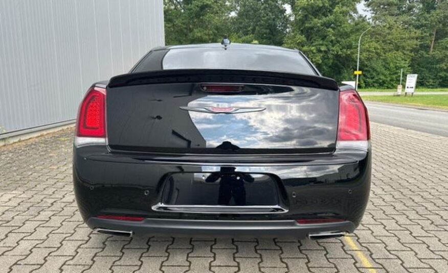 Chrysler 300C 5.7 S NAVI Kůže PANORAMA Night Paket