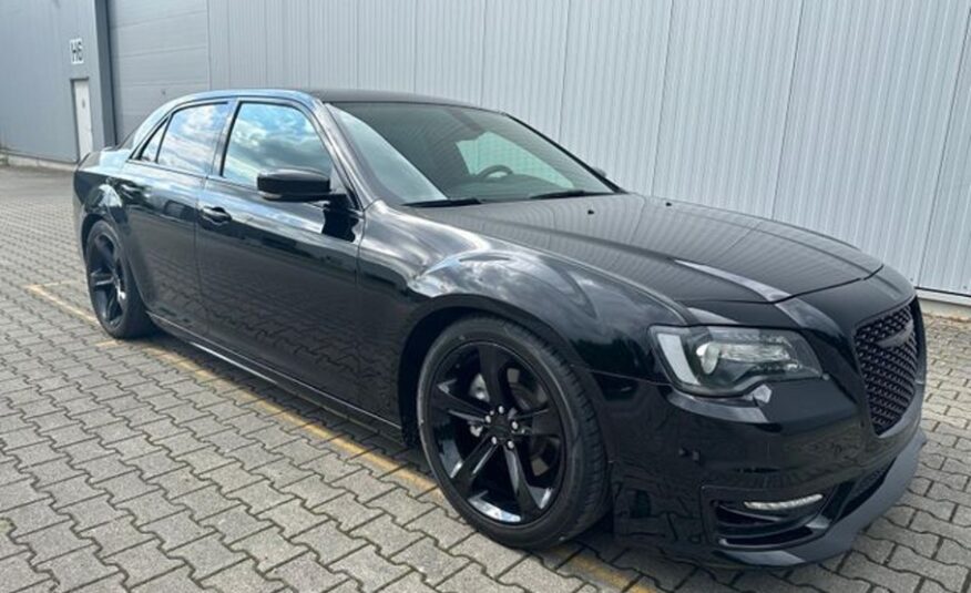 Chrysler 300C 5.7 S NAVI Kůže PANORAMA Night Paket