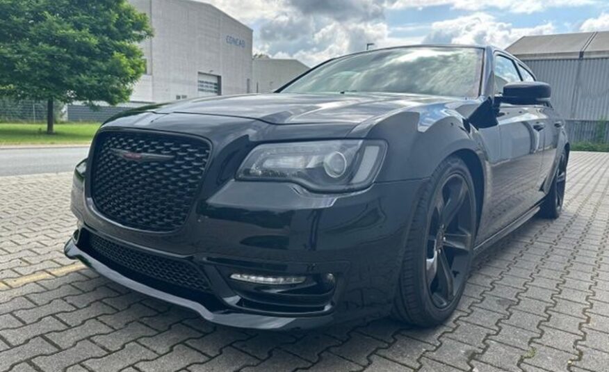 Chrysler 300C 5.7 S NAVI Kůže PANORAMA Night Paket